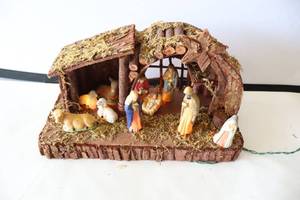 lot 555 image: Vintage Nativity Crche