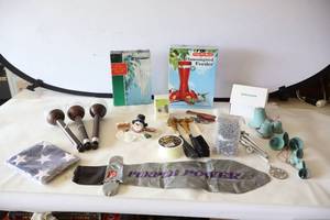 lot 556 image: Outdoor DeCor Wind Chimes Etc