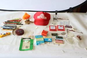 lot 571 image: Vintage Miscellaneous Kitchen Drawer Advertising Magnets Etc