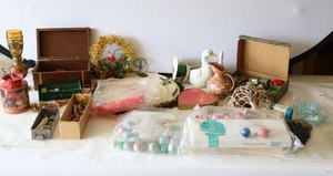 lot 614 image: Vintage Home Holiday Decor