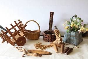 lot 617 image: Vintage Wicker Wood Home Decor
