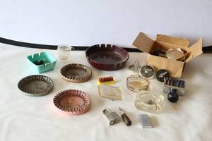 lot 618 image: Vintage Ashtrays Etc