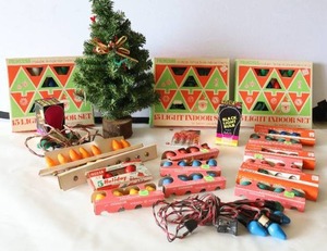 lot 625 image: Vintage Holiday Decor Christmas Lights Etc