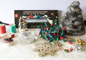 lot 626 image: Vintage Holiday Decor Christmas Lights Etc