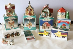 lot 629 image: Vintage Holiday Decor Christmas Lighted Houses Etc