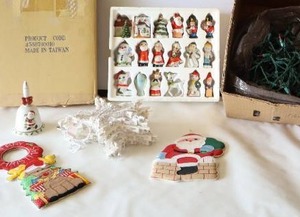 lot 632 image: Vintage Holiday Decor Christmas Etc