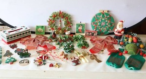 lot 643 image: Vintage Holiday Decor Christmas Lights Santas Etc