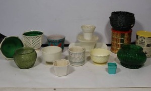 lot 647A image: Floral Arranging Pots Frogs Etc