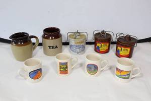 lot 660 image: Vintage Pottery Etc