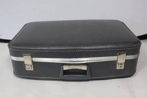 lot 674 image: Vintage Hard-Sided Suitcases