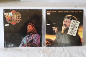 lot 389 image: (2) Willie Nelson The Best of Willie & Waylon Jennings Rare Quality Vintage Vinyl Record Album