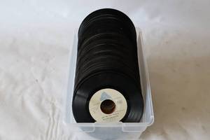 lot 424 image: 100 45 RPM VINYL Records