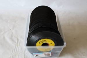 lot 427 image: 100 45 RPM VINYL Records