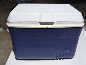 Blue igloo cooler