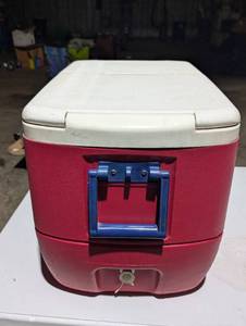Red igloo cooler
