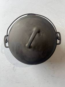 Cast iron Pot
