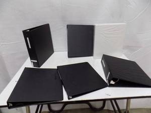 lot 18 image: 30 - Mixed Lot of 3 Ring Binders