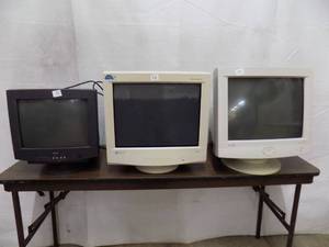 lot 38 image: 3 - Monitors