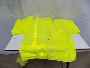 lot 53 image: 4 - Reflexive Safety Vests