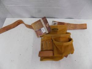 lot 59 image: 8 Pocket Nail & Tool Pouch with Belt