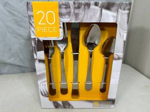 New 20 pc Flatware  Silverware Set