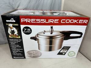 New 7.5 Quart Pressure Cooker with Steamer Plate