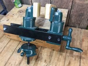 lot 112 image: Vintage Restored Vise - 4 Jaw