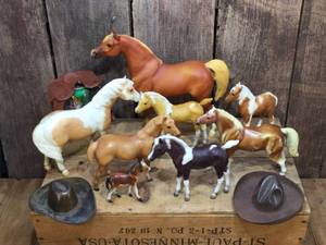 lot 119 image: Group Bryer & Other Horses - Western Toy Items