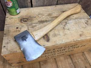 lot 128 image: Vintage E.C. Simmons Keen Kutter Hatchet - 17 58