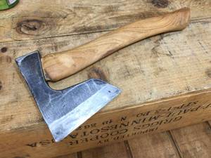 lot 130 image: Unusual Vintage Carving Type Hatchet - 12 12