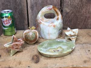 lot 148 image: Carved JasperOnyx Pieces
