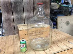 lot 159 image: Vintage Large PYREX Solution Jar - 19 12 - Nice