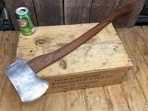 lot 209 image: Vintage Keen Kutter 32 Axe - Excellent Handle