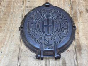 lot 219 image: Vintage Cast I.H.C. CB&Q Planter Cover