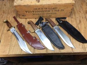 lot 229 image: 3 Large HuntingRambo Style Knives