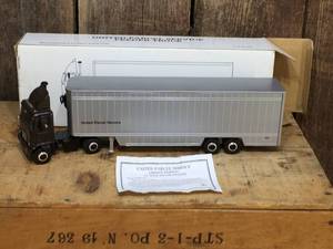 lot 242 image: UPS Limited Edition 40 Drop-Frame Feeder Die Cast