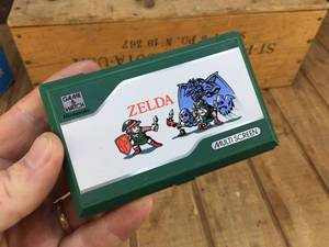 lot 255 image: 1989 Nintendo Zelda Hand Held Video Game - Works