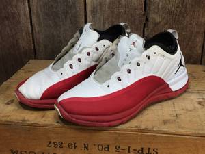 lot 266 image: Pair Mens Sz 10 Jordan Shoes