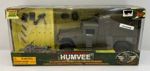 lot 3 image: Vintage Power Team Elite 118th Scale World Peacekeepers HUMVEE (NIB Loose Items)