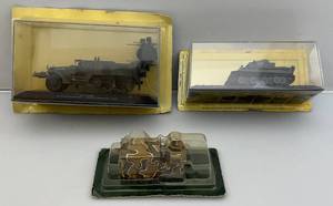 lot 16 image: Misc. Military Vehicles (NIB) Loose Pieces Present