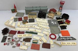 lot 108 image: Misc. Vintage HO Scale Houses & More