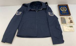 lot 206 image: Misc. Army, Navy & Airforce Items Jacket Size Small