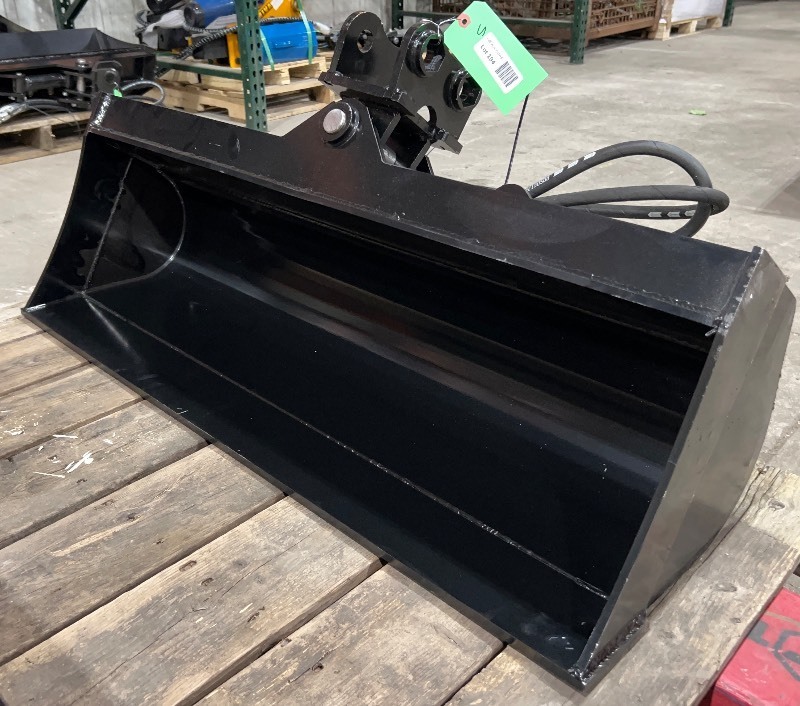 lot 200 image: 40 Inch Tilting Excavator Bucket