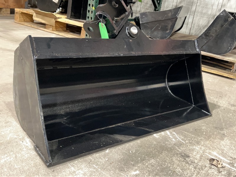 lot 195 image: 32 Inch Tilting Excavator Bucket
