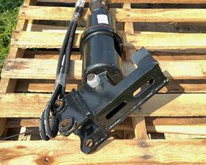 lot 197 image: Hydraulic Wood Splitter Attachment