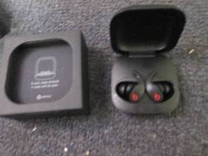 lot 2 image: LB -Beats by Dr. Dre Beats Fit Pro ...