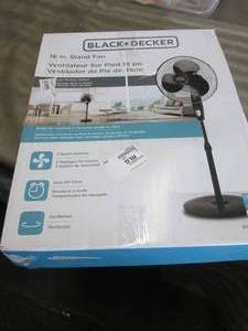 lot 31 image: BLACKDECKER 16 Oscillating Pedest...