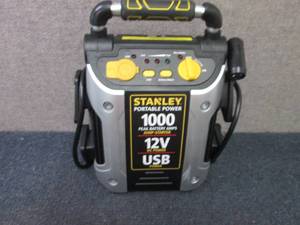 lot 35 image: Stanley 500-Amp Jump Starter open b...