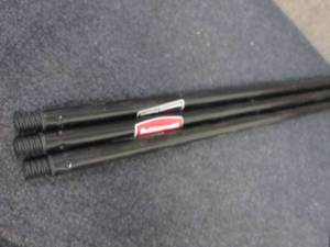 lot 132 image: 3 Short Rubbermaid Broom Handles 30...