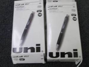 lot 136 image: 23 Uniball 207 Black Gel Pens...